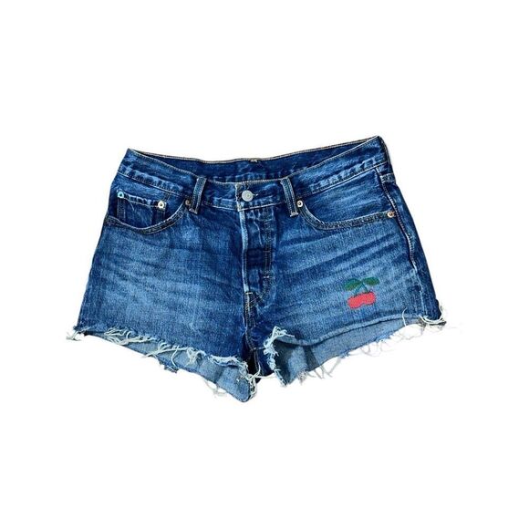 Nice Levi's 501 original Dark wash Levi’s 501 shorts with cute cherry detail siz - Picture 1 of 9